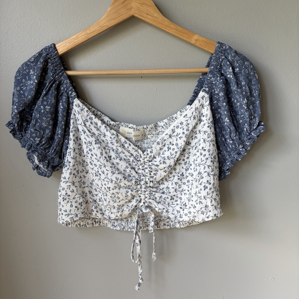 Ocean Drive Boho Floral Milkmaid Women's Crop Top Size Medium Blue Smocked